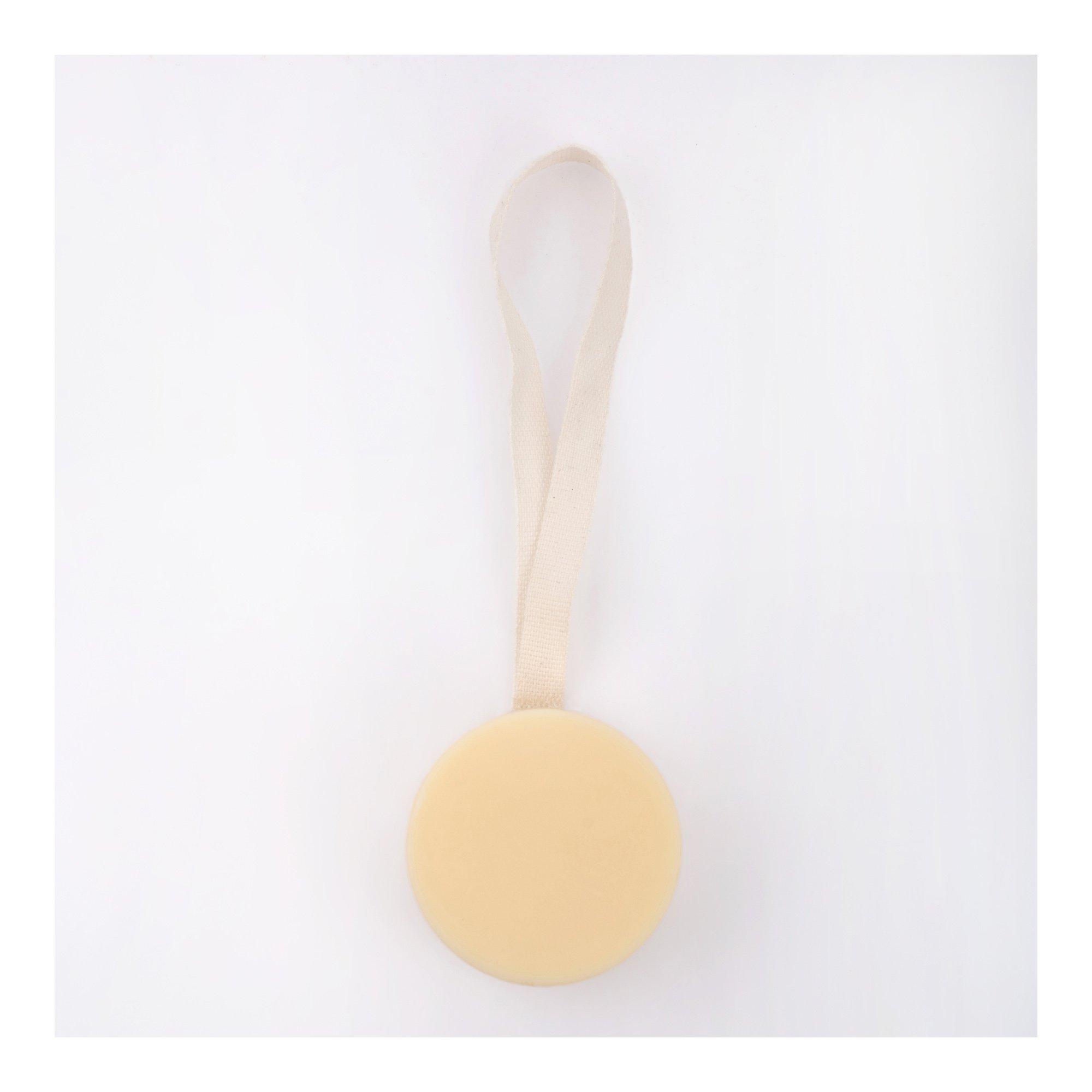 BadeFee 
Hairy, solid conditioner
 with sea buckthorn and rosemary for every hair type. Balsamo solido con olivello spinoso e rosmarino per ogni tipo di capello 