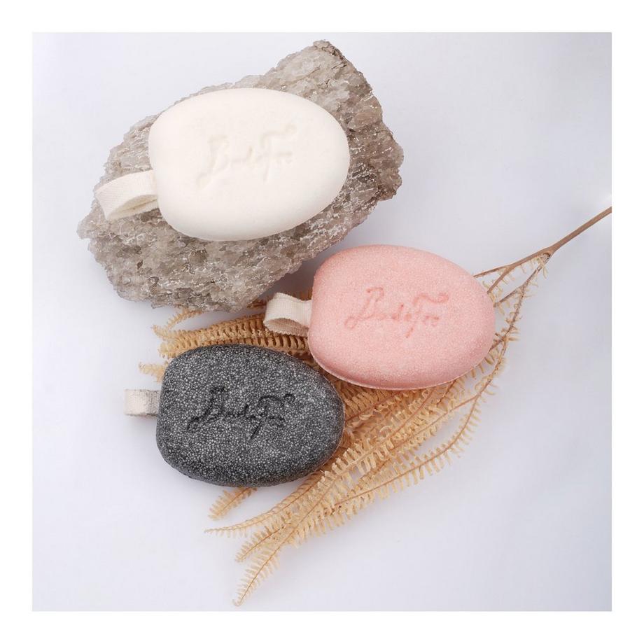 BadeFee 
Fascinating solid shower care with cleaning
cream foam. A pleasantly sweet scen Affascinante doccia schiuma solida:  schiuma di crema detergente, per una delicata cura della pelle 