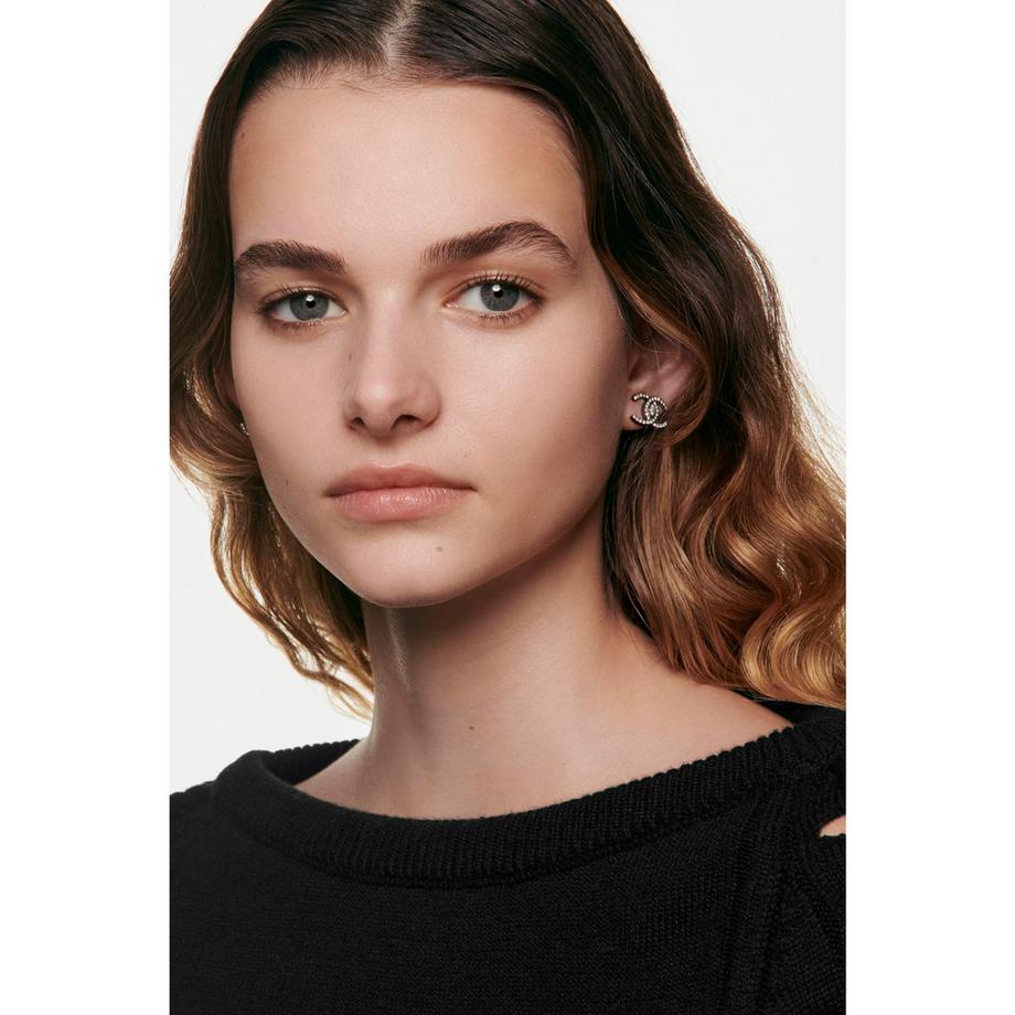 CHANEL LES BEIGES TOUCHE DE TEINT UNIFIE – ILLUMINE – HYDRATE 