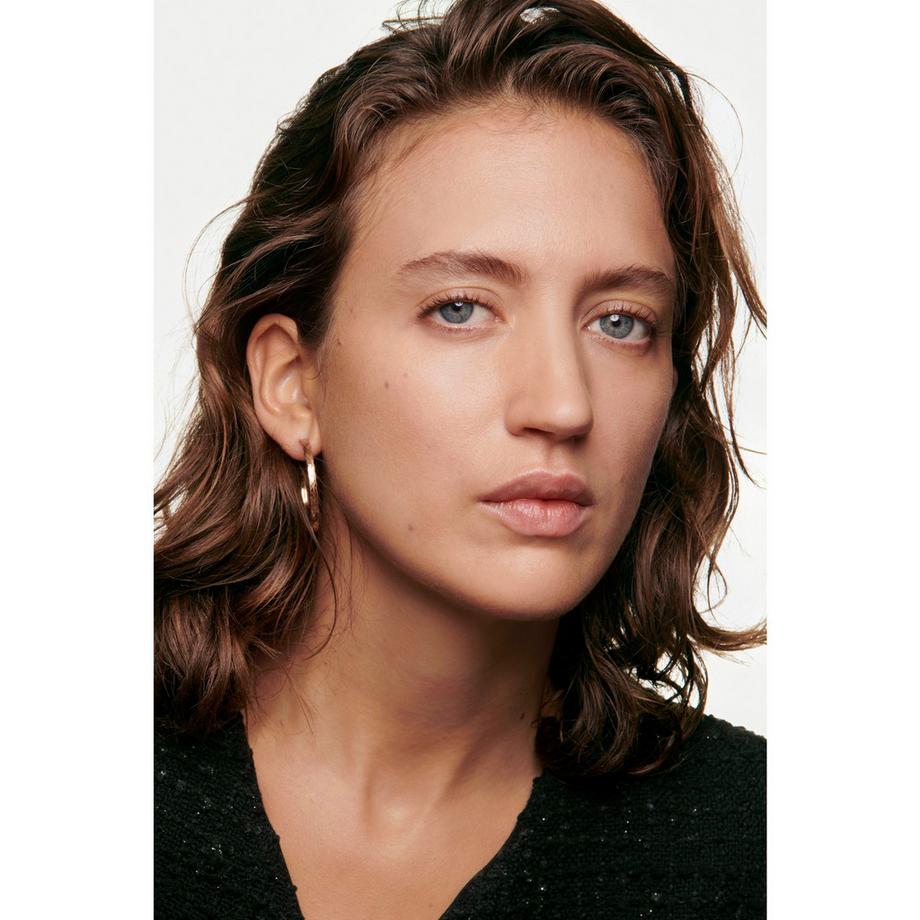 CHANEL LES BEIGES TOUCHE DE TEINT GLEICHT AUS – VERLEIHT LEUCHTKRAFT – SPENDET FEUCHTIGKEIT 