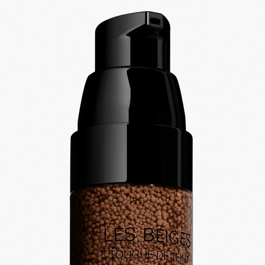 CHANEL LES BEIGES TOUCHE DE TEINT GLEICHT AUS – VERLEIHT LEUCHTKRAFT – SPENDET FEUCHTIGKEIT 