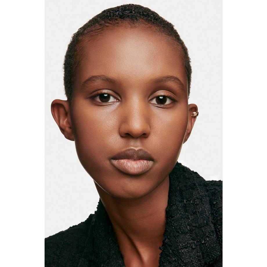 CHANEL LES BEIGES TOUCHE DE TEINT GLEICHT AUS – VERLEIHT LEUCHTKRAFT – SPENDET FEUCHTIGKEIT 