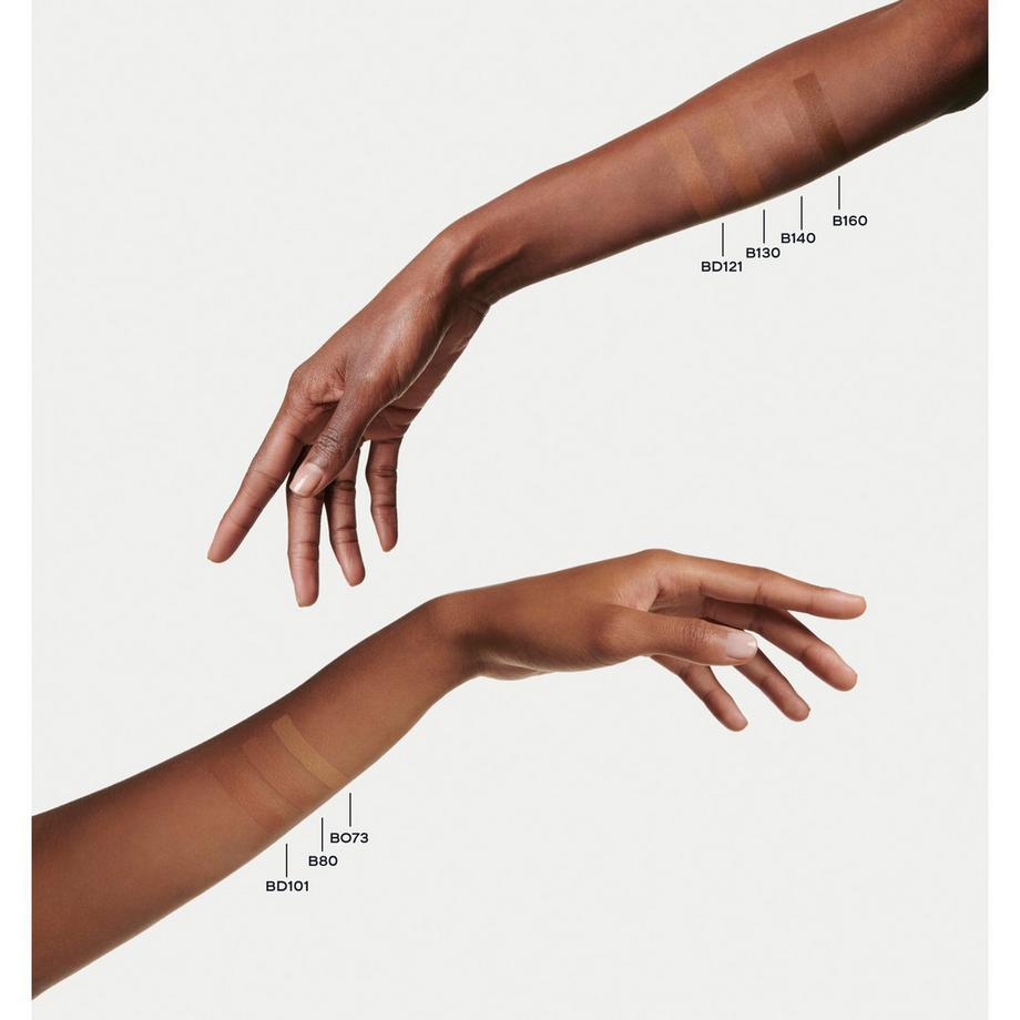 CHANEL LES BEIGES TOUCHE DE TEINT GLEICHT AUS – VERLEIHT LEUCHTKRAFT – SPENDET FEUCHTIGKEIT 