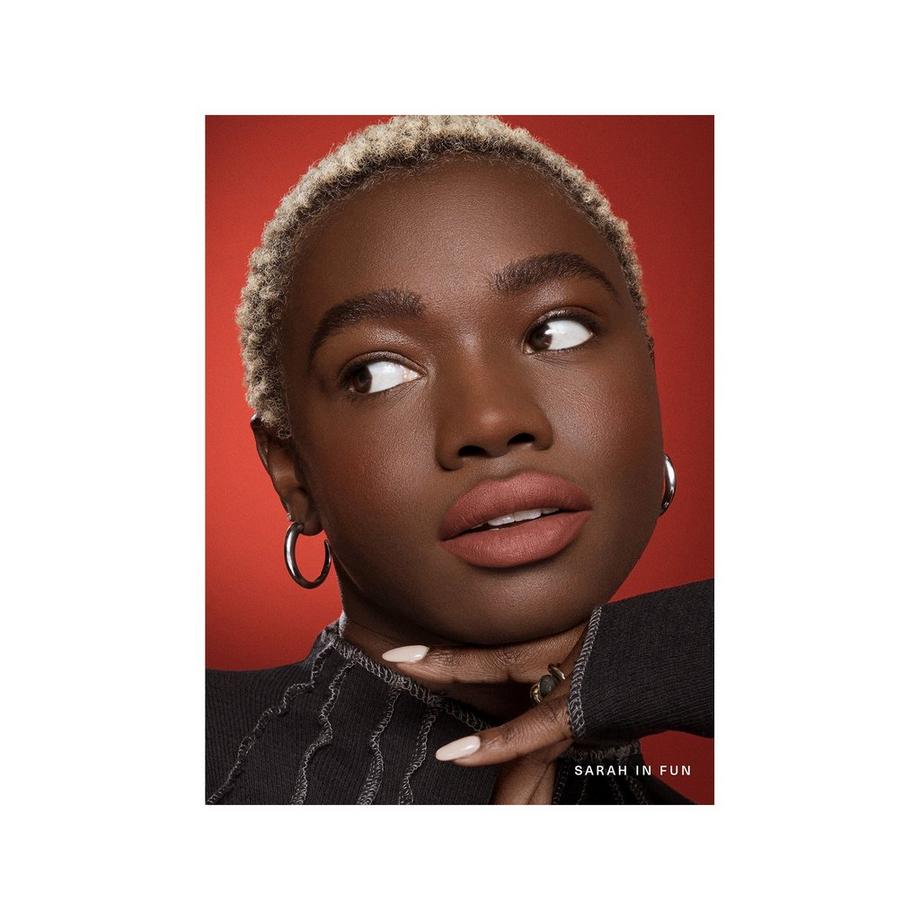 RARE BEAUTY Kind Words Crayon à lèvres mat  