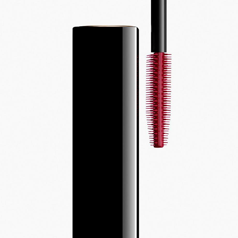 CHANEL NOIR ALLURE DIE ALL-IN-ONE-MASCARA: VOLUMEN, LÄNGE, SCHWUNG UND DEFINITION 