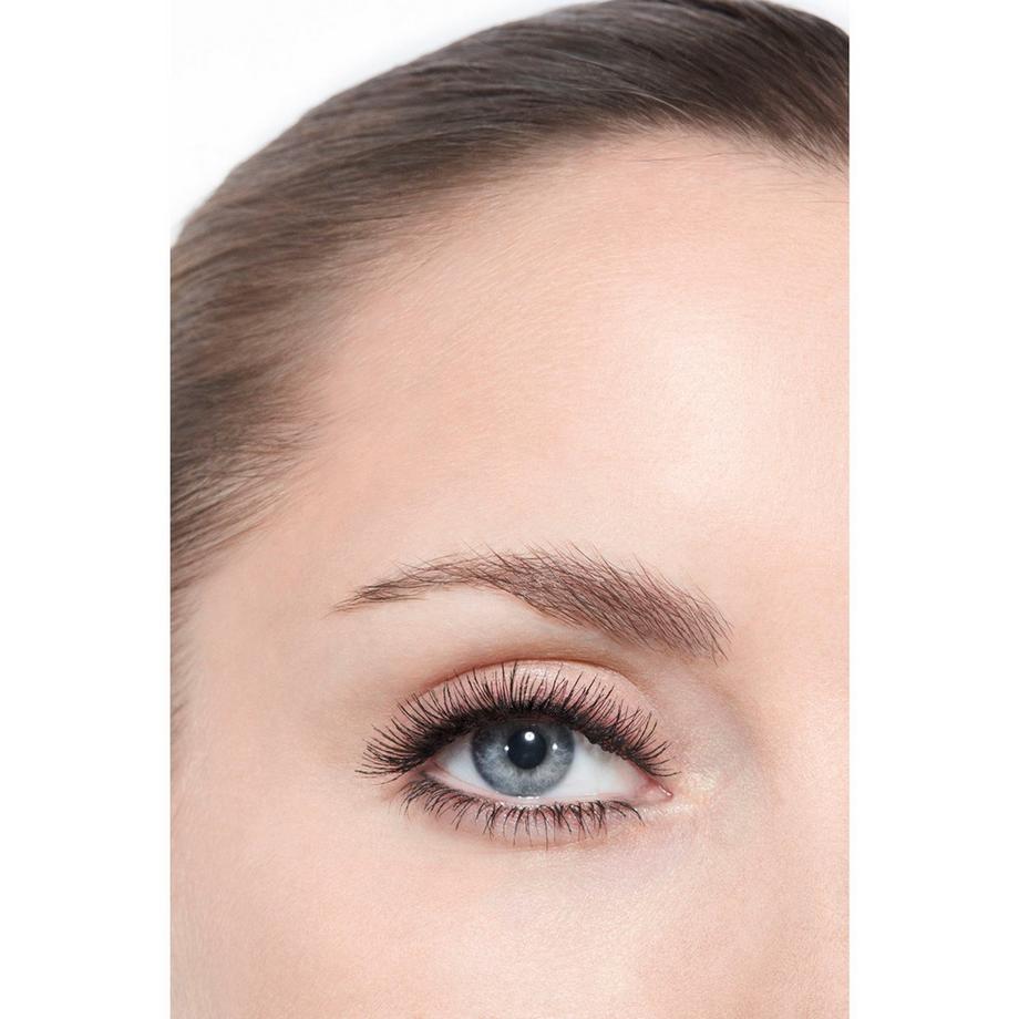 CHANEL NOIR ALLURE DIE ALL-IN-ONE-MASCARA: VOLUMEN, LÄNGE, SCHWUNG UND DEFINITION 