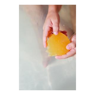Isabelle Laurier Natural soap duck Savon Naturel À L'huile' D'amande - Canard - Parfum: Miel 