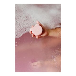 Isabelle Laurier Natural soap pig Savon Naturel À L'huile' D'amande - Cochon - Parfum: Baies Rouges 