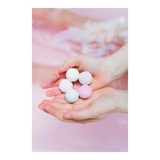 Isabelle Laurier 5 pink mini bath bombs Rosa Schäumende Badekugeln - Duft: Rosen 