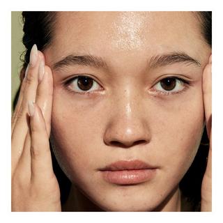 FENTY SKIN  Fat Water - Feuchtigkeitsspendende Milchessenz 