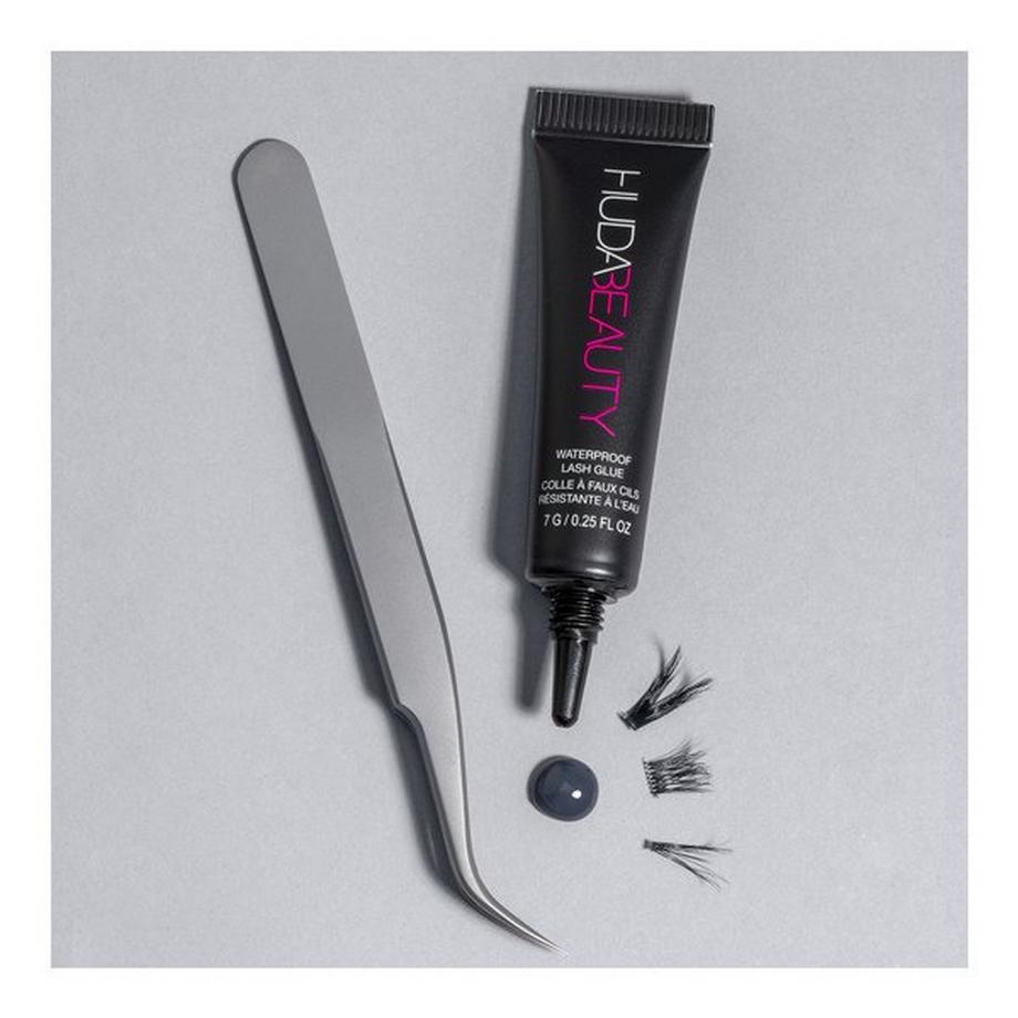 Huda Beauty  Colla waterproof per ciglia finte - colla per ciglia finte 