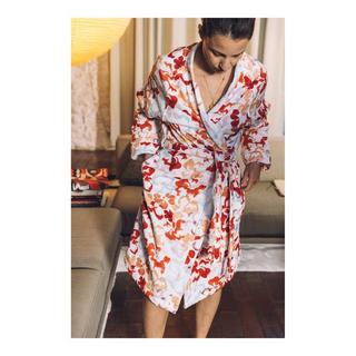 Olivier Desforges Volver Unisex Bademantel mit Blumenmuster  