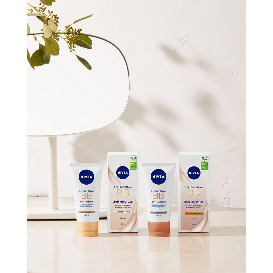 NIVEA  5in1 Tagesplfege BB Hell LSF15 