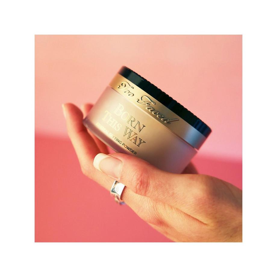 Too Faced Born This Way Setting Powder - Cipria in polvere  