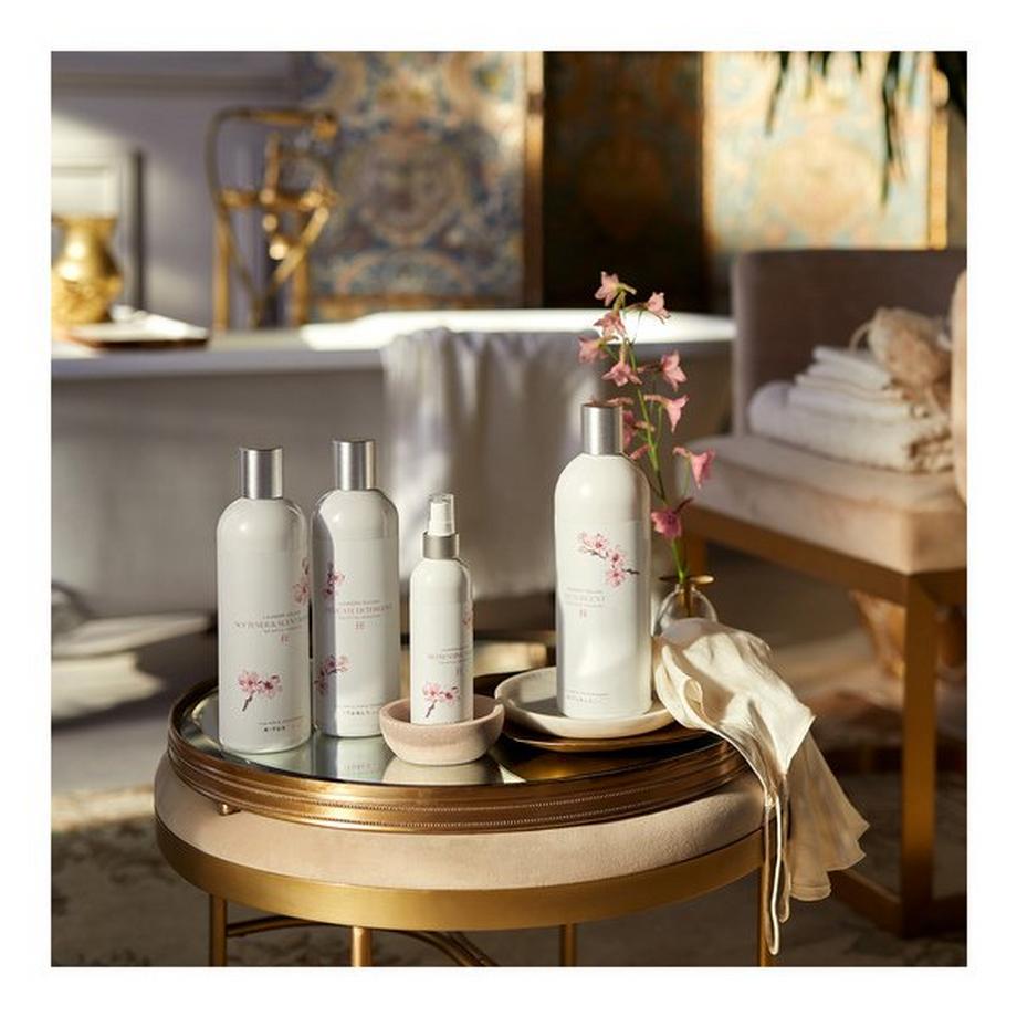 RITUALS The Ritual of Sakura Delicate Detergent Laundry 