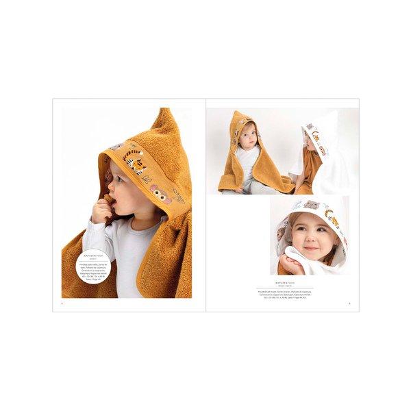 RICO-Design Stickbuch We are Family Libro di ricamo Siamo una famiglia 