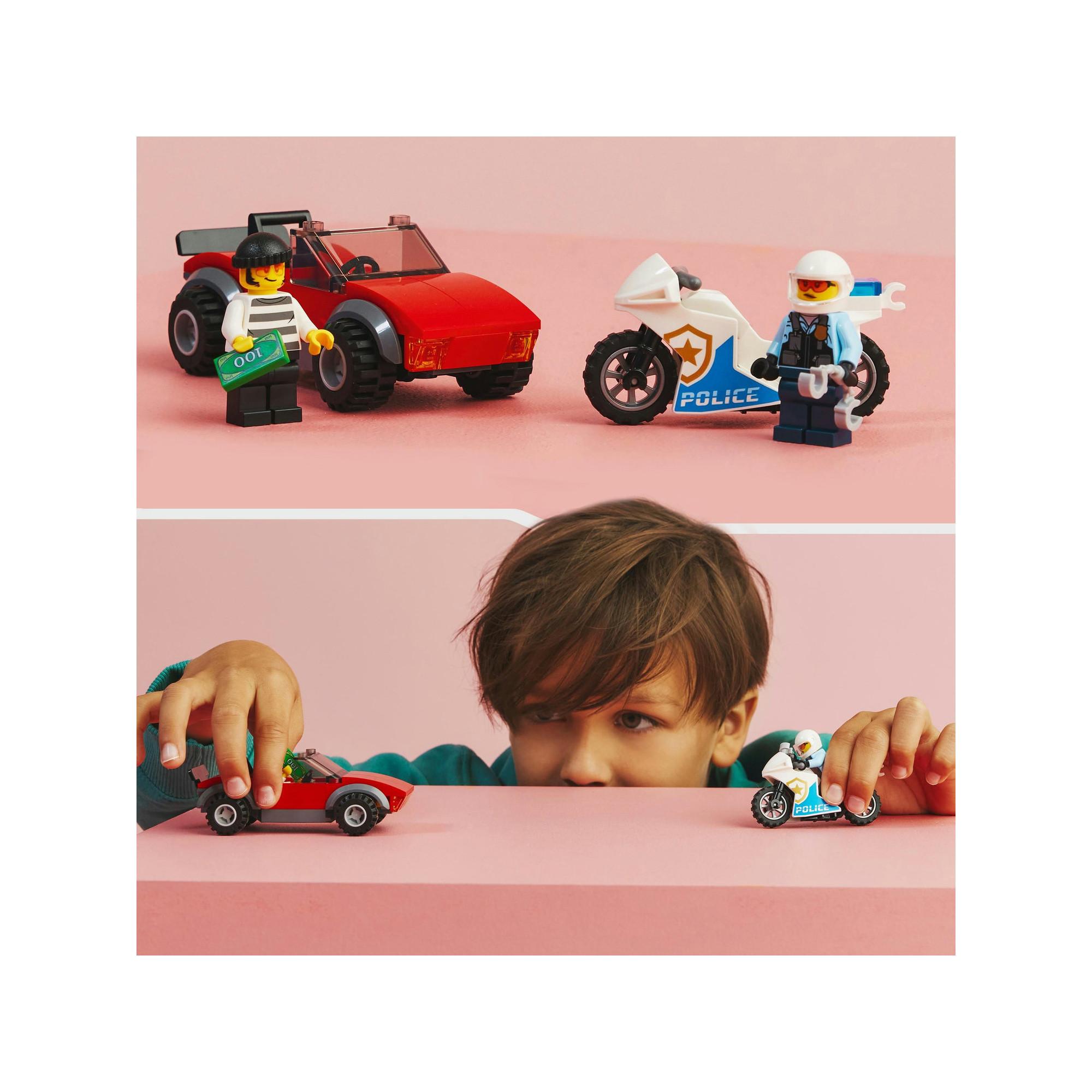 LEGO®  60392 La course-poursuite de la moto de police 