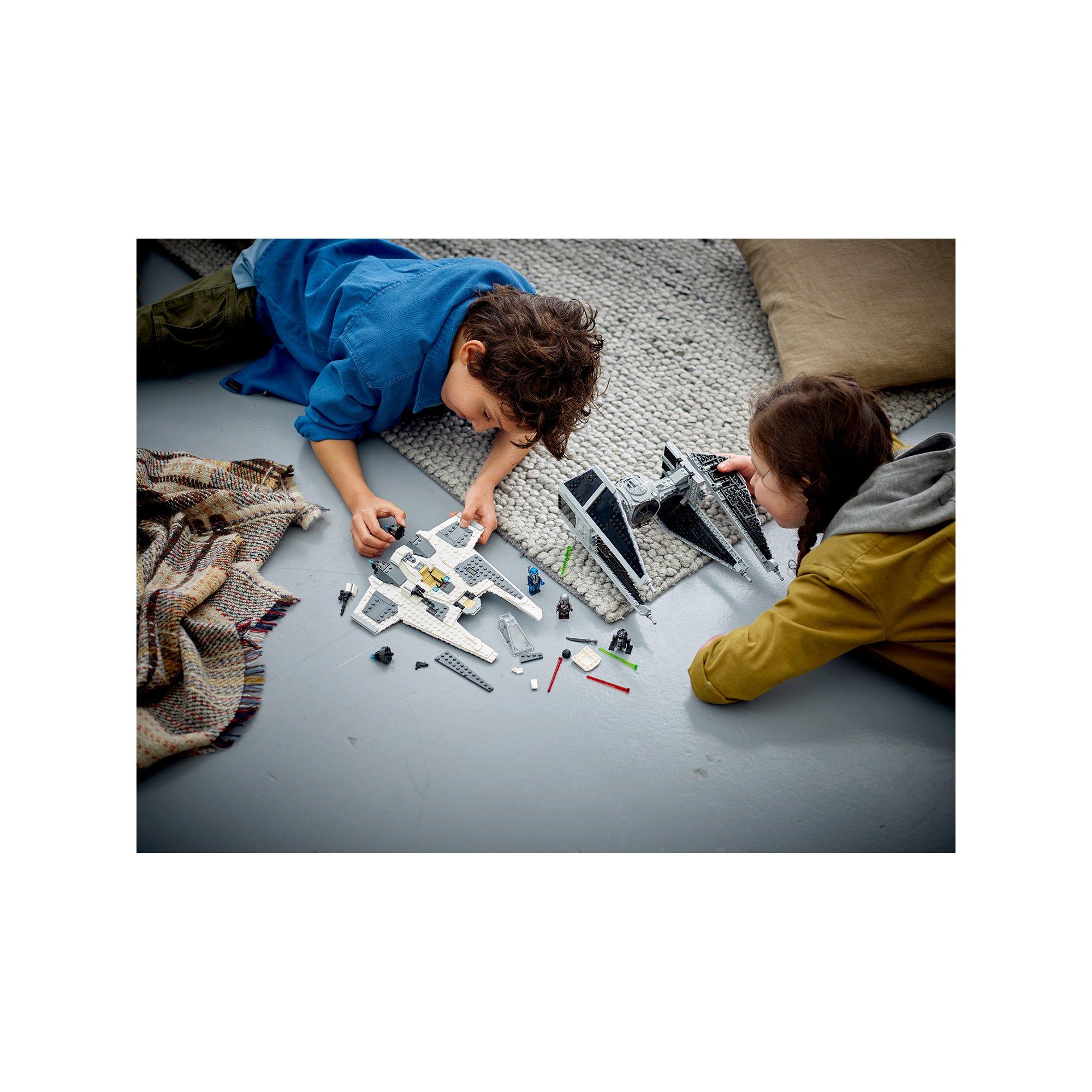 LEGO®   75348 Mandalorianischer Fang Fighter vs. TIE Interceptor™ 