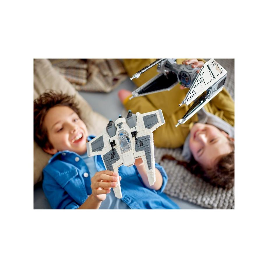 LEGO®   75348 Mandalorianischer Fang Fighter vs. TIE Interceptor™ 