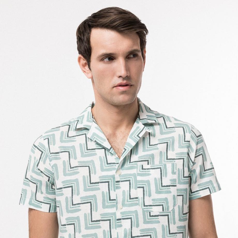 Manor Man Chemise Manches Courtes Classic Fit avec Poche Poitrine  