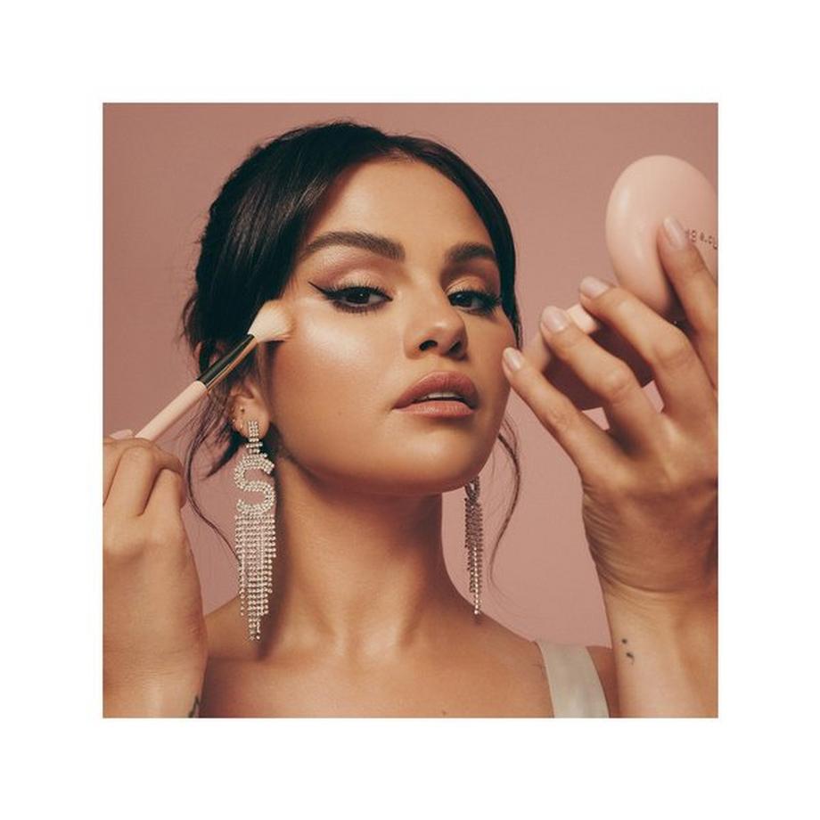 RARE BEAUTY  Positive Light Silky Touch Precision - Pennello illuminante  