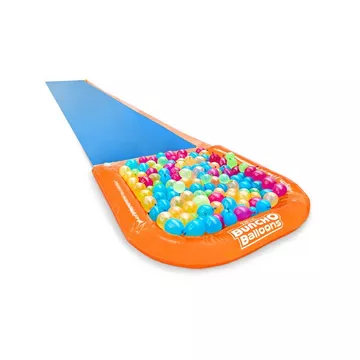 Wasserrutsche mit Wasserballons