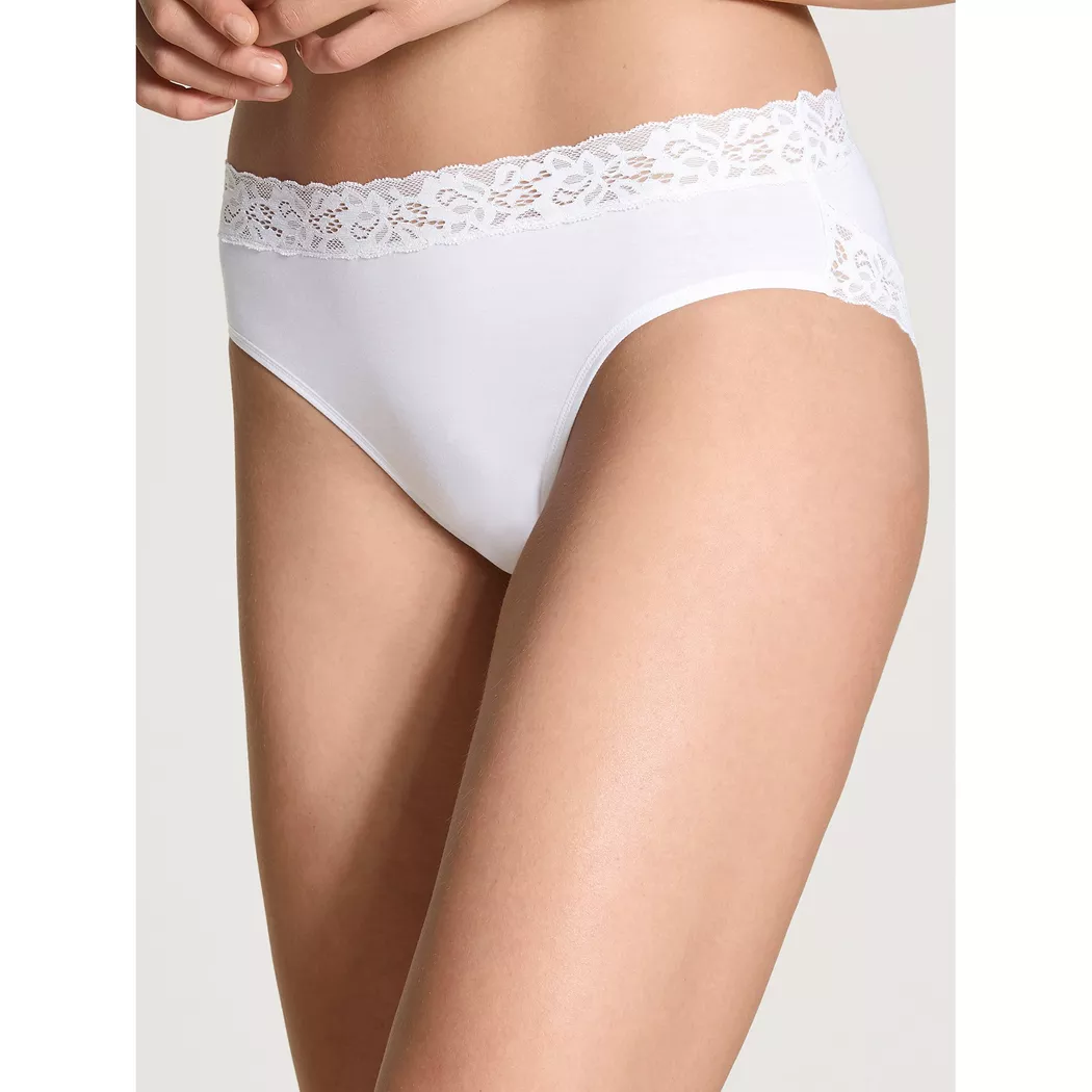 Slip CALIDA "Natural Comfort", Damen, Gr. S (40/42), weiß, Single Jersey, Obermaterial: 92% Baumwolle, 8% Elasthan, unifarben, normal, Unterhosen Slip, Regular Cut, elastisch, weich, Single Jersey Qualität, pillingarm