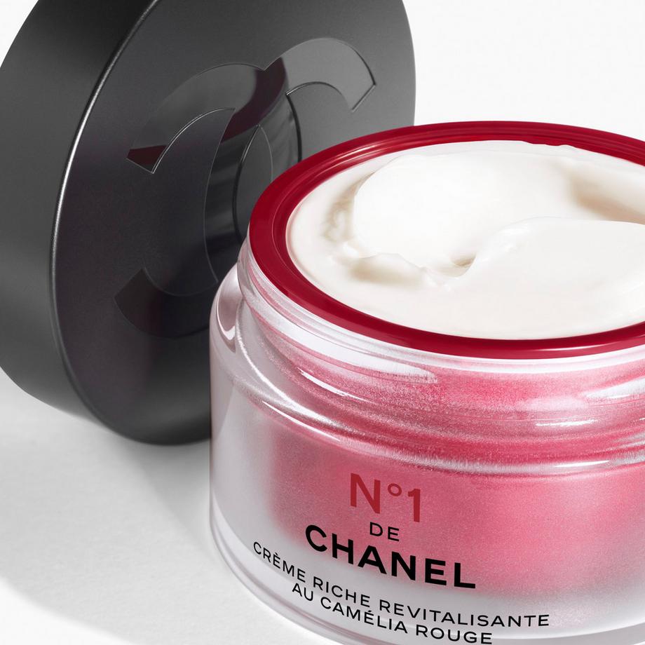 CHANEL N°1 DE CHANEL REICHHALTIGE REVITALISIERENDE CREME GLÄTTET - NÄHRT - SCHÜTZT VOR WINTERLICHEN EINFLÜSSEN 