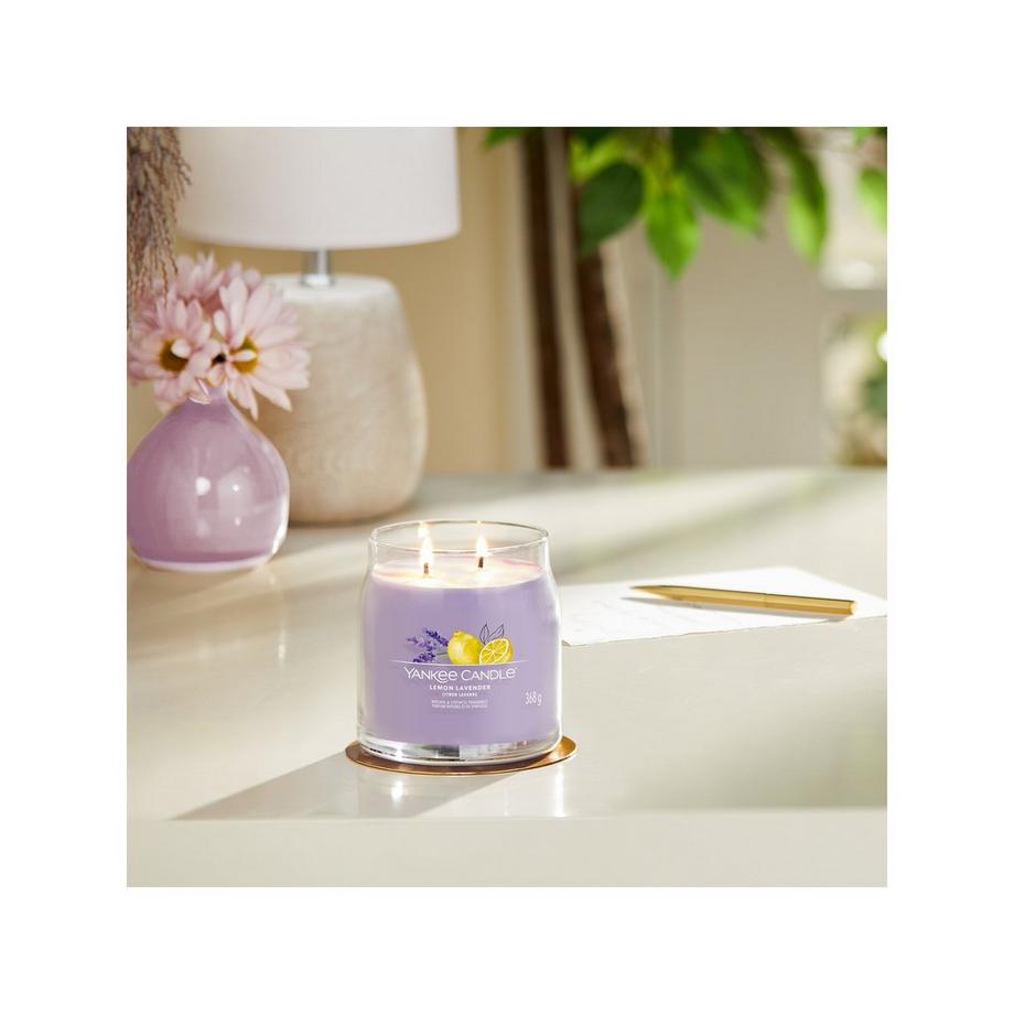 Yankee Candle Signature Candela profumata in vetro Lemon Lavender 