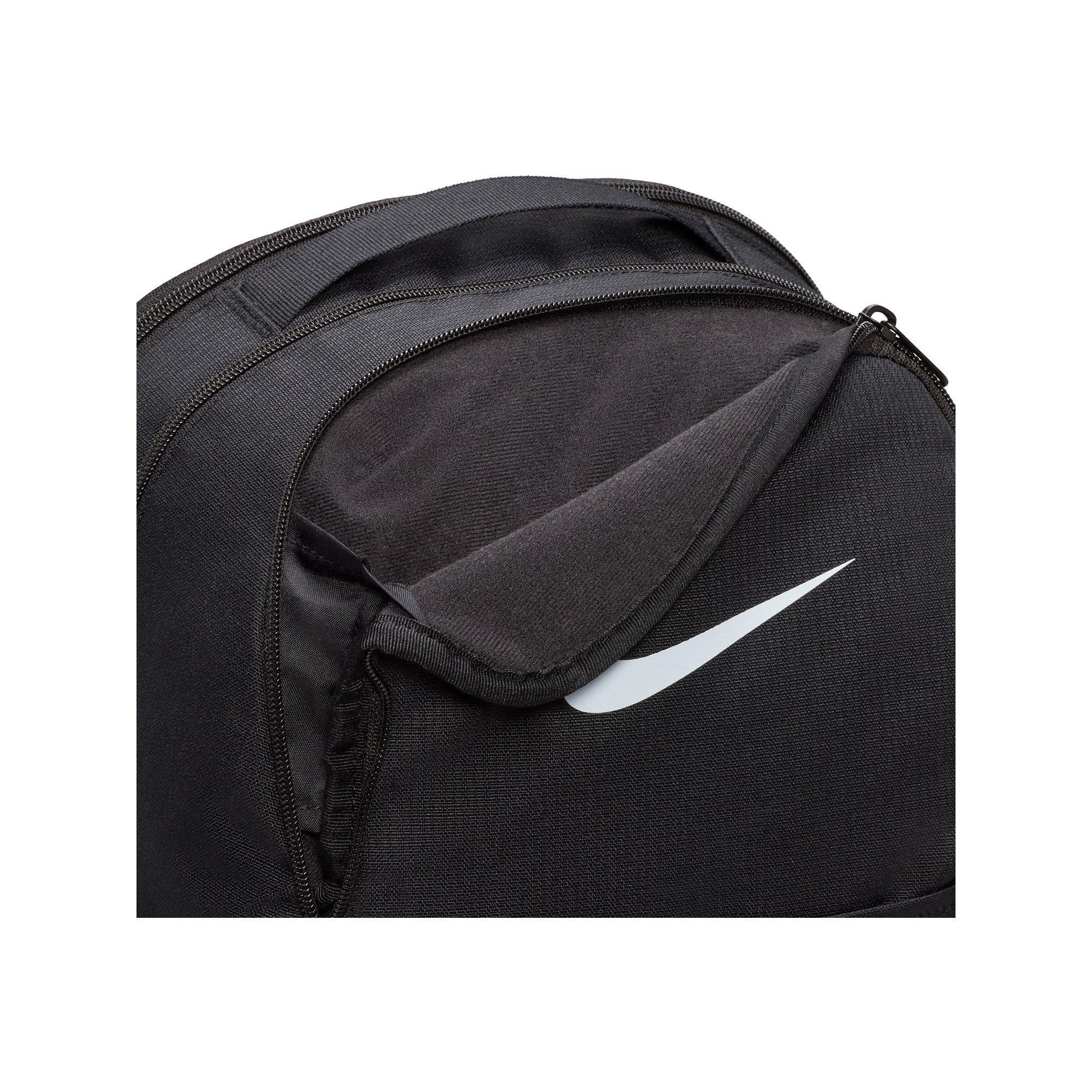 NIKE Brasilia 9.5 (24L) Rucksack 