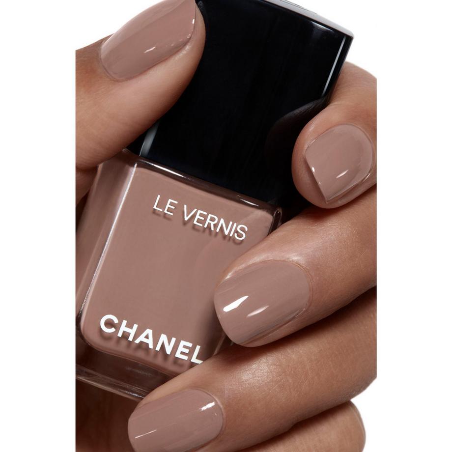 CHANEL LE VERNIS NAGELLACK – FARBE UND GLANZ MIT LANGEM HALT 