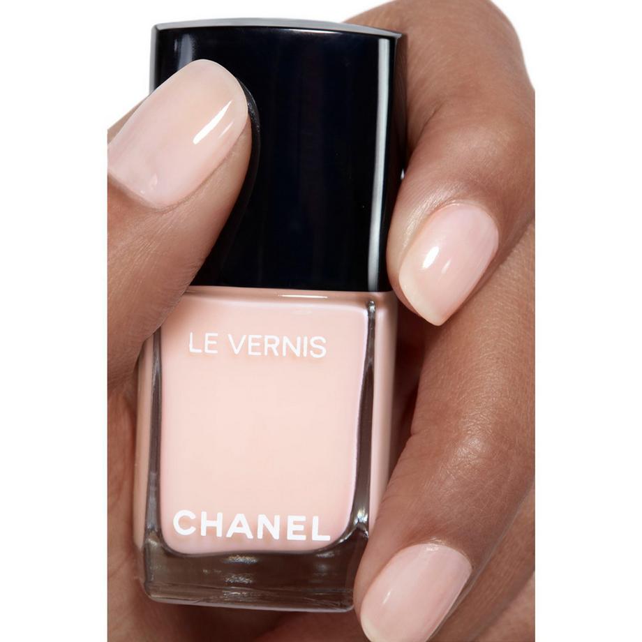 CHANEL LE VERNIS NAGELLACK – FARBE UND GLANZ MIT LANGEM HALT 