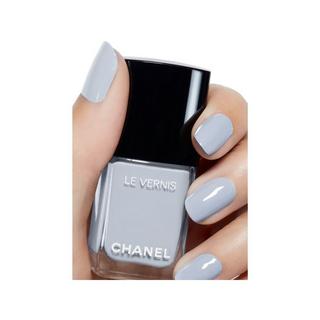 CHANEL LE VERNIS NAGELLACK – FARBE UND GLANZ MIT LANGEM HALT 