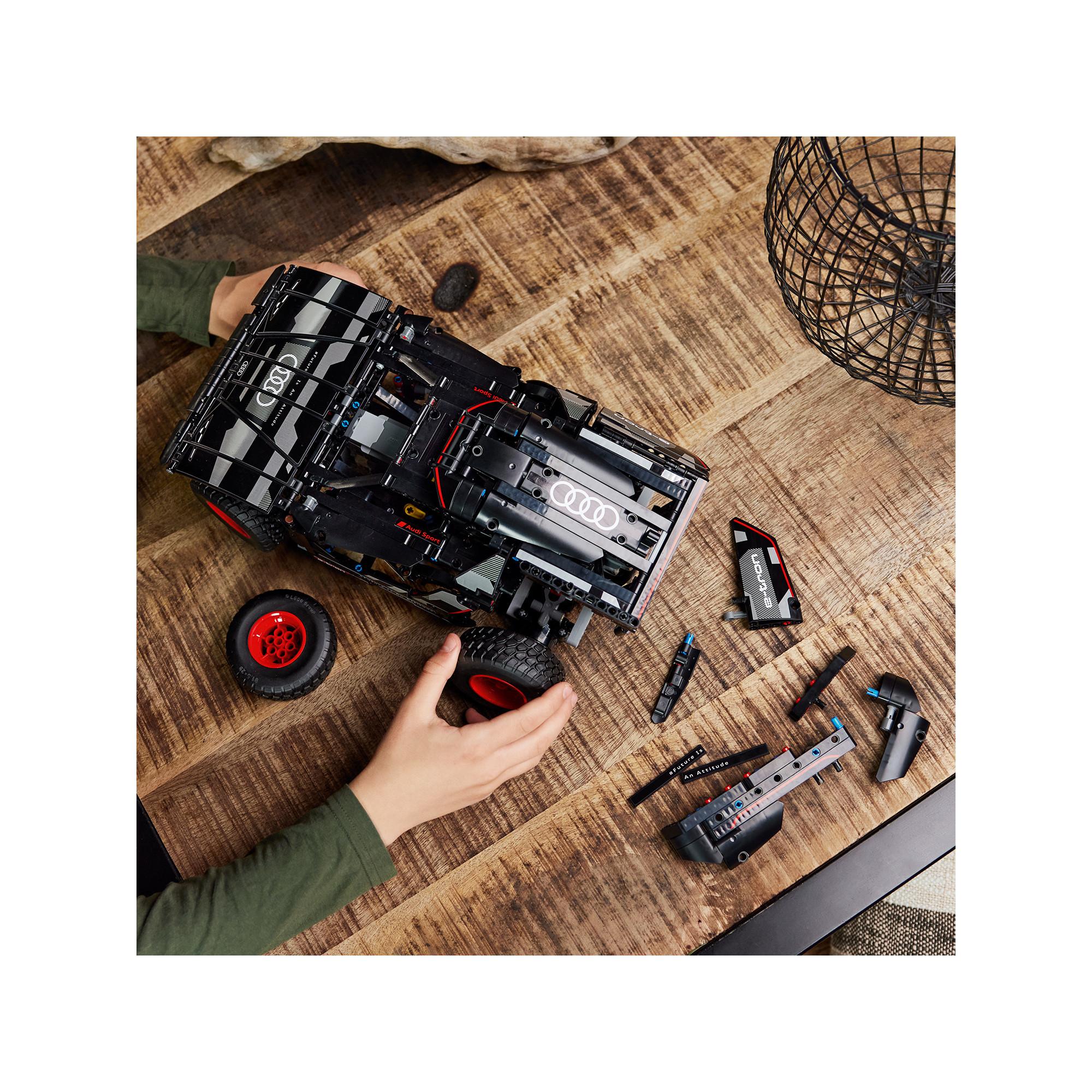 LEGO®  42160 Audi RS Q e-tron 