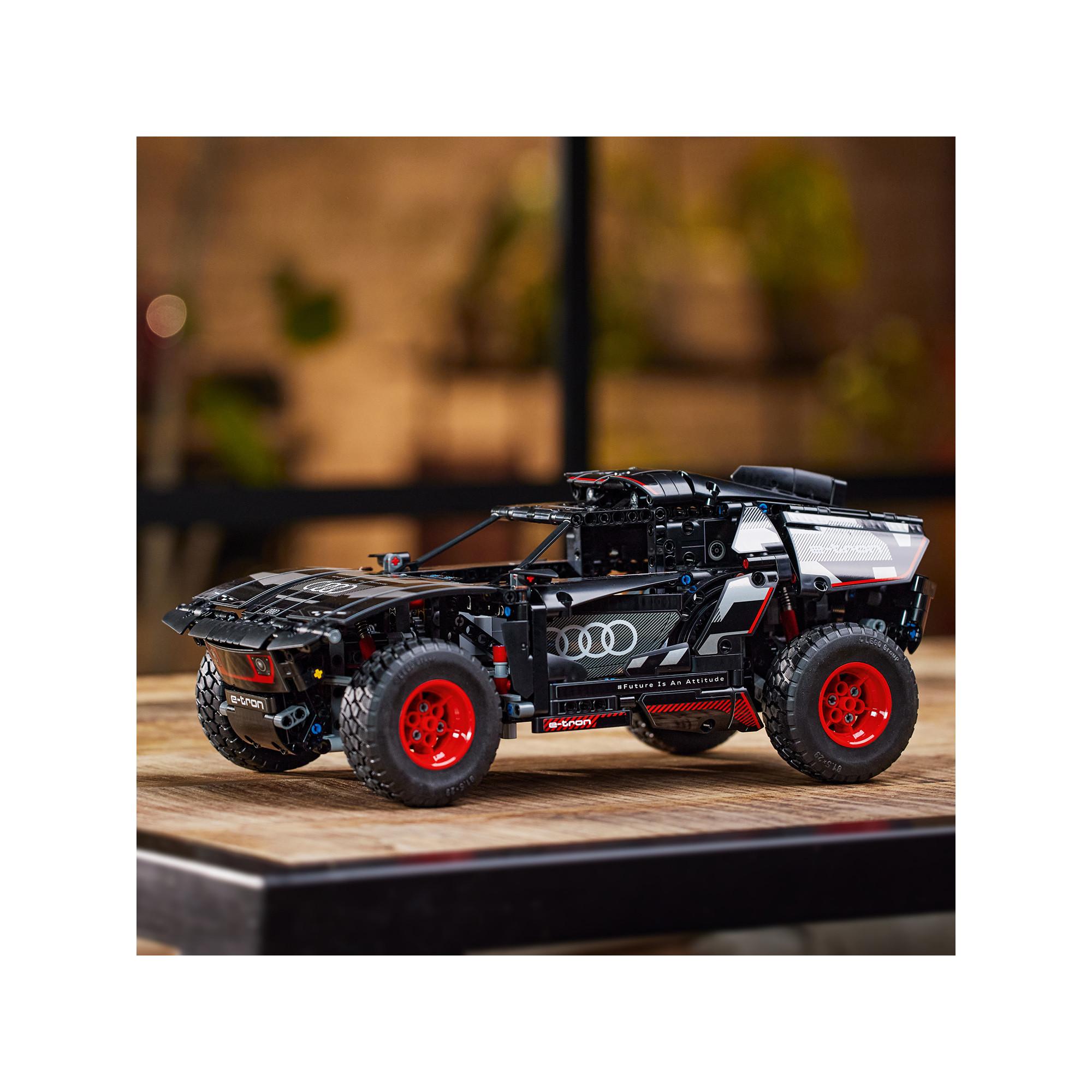 LEGO®  42160 Audi RS Q e-tron 