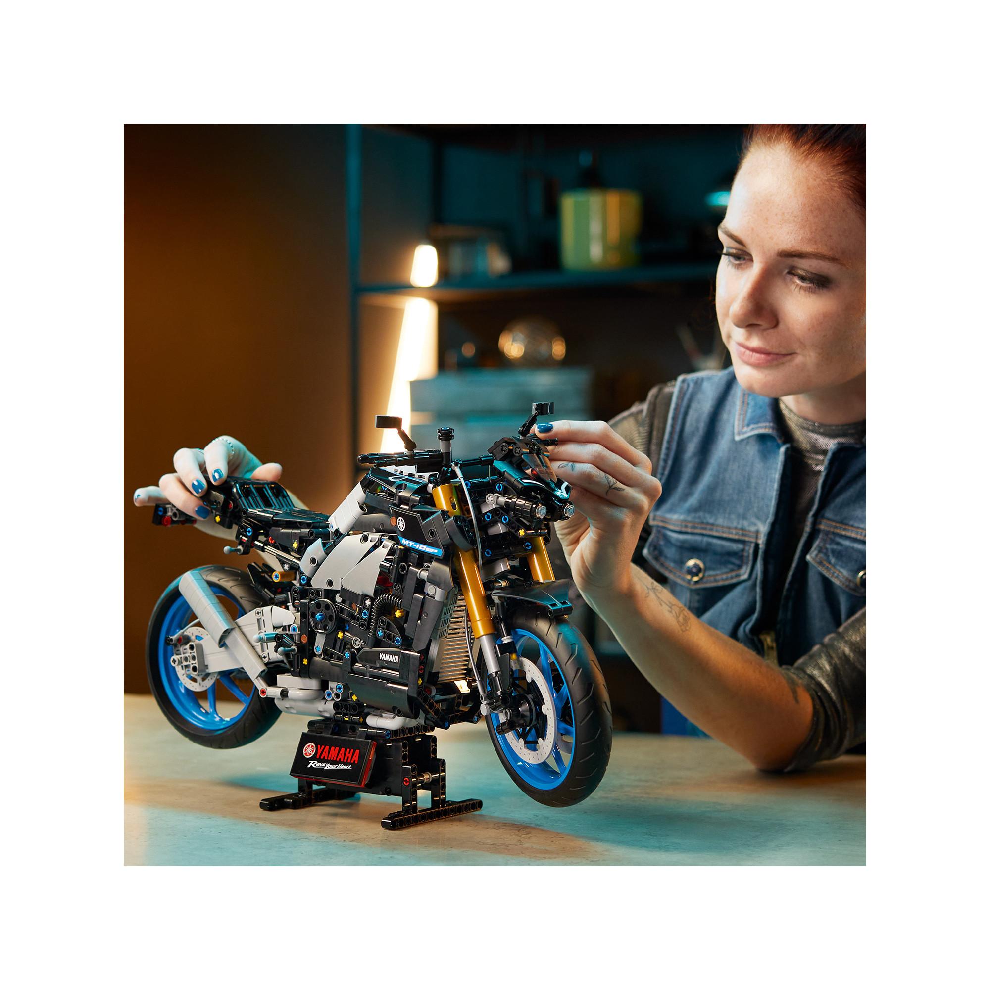 LEGO®  42159 Yamaha MT-10 SP 