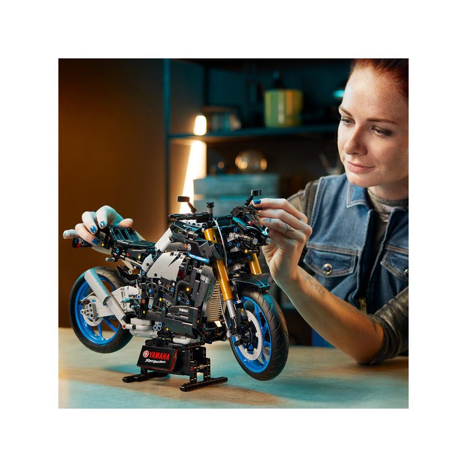LEGO®  42159 Yamaha MT-10 SP 