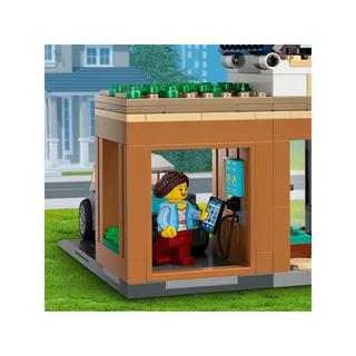 LEGO®  60398 Villetta familiare e auto elettrica 