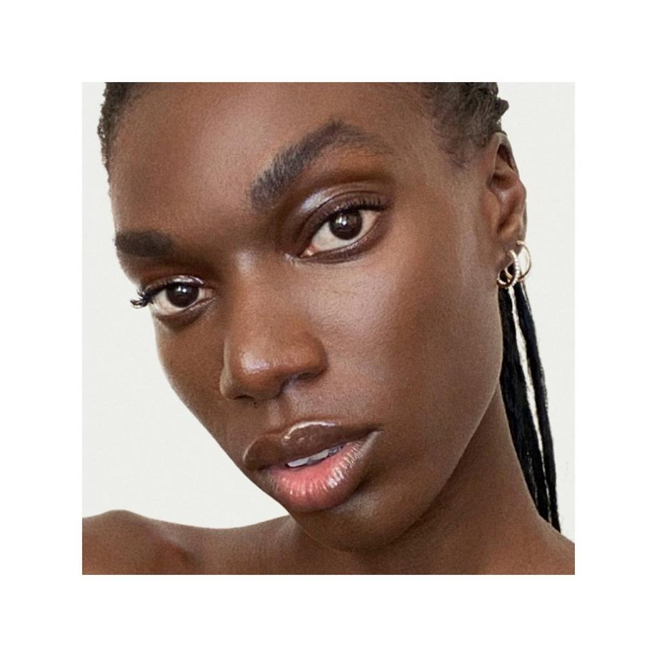 RARE BEAUTY  Liquid Touch - Fond de teint léger 