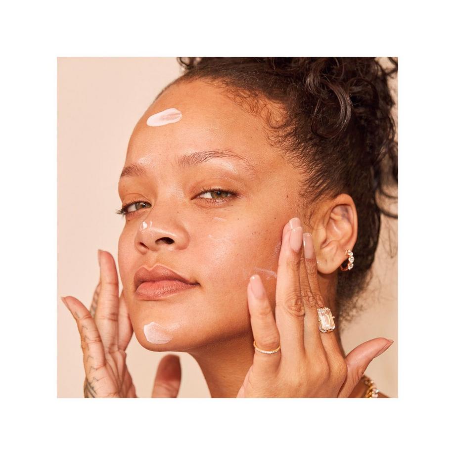 FENTY SKIN  Crema idratante SPF30 con niacinamide 