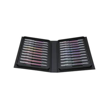 Crayons en gel métallique dans une boîte en carton