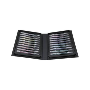 Crayons en gel métallique dans une boîte en carton