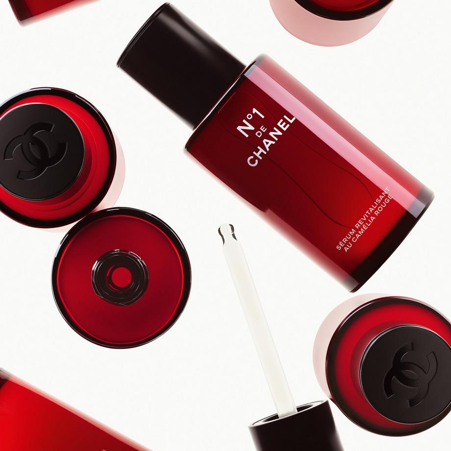 CHANEL N°1 REVITALIZING SERUM 100ML LISSE, APPORTE DE L’ECLAT, POUR UNE PEAU QUI PARAÎT PLUS JEUNE 