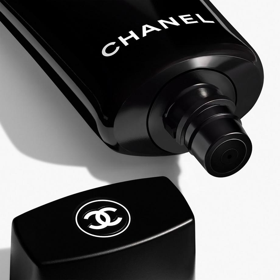 CHANEL LA BASE MATIFIANTE  BASE PERFEZIONATRICE PER IL COLORITO - OPACIZZANTE - IDRATANTE 