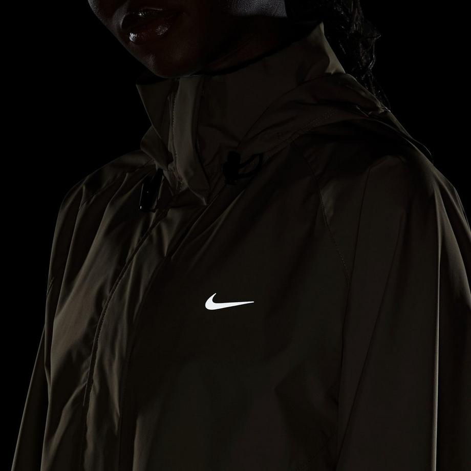 NIKE W NK SWIFT SF JKT Regenjacke mit Kapuze 