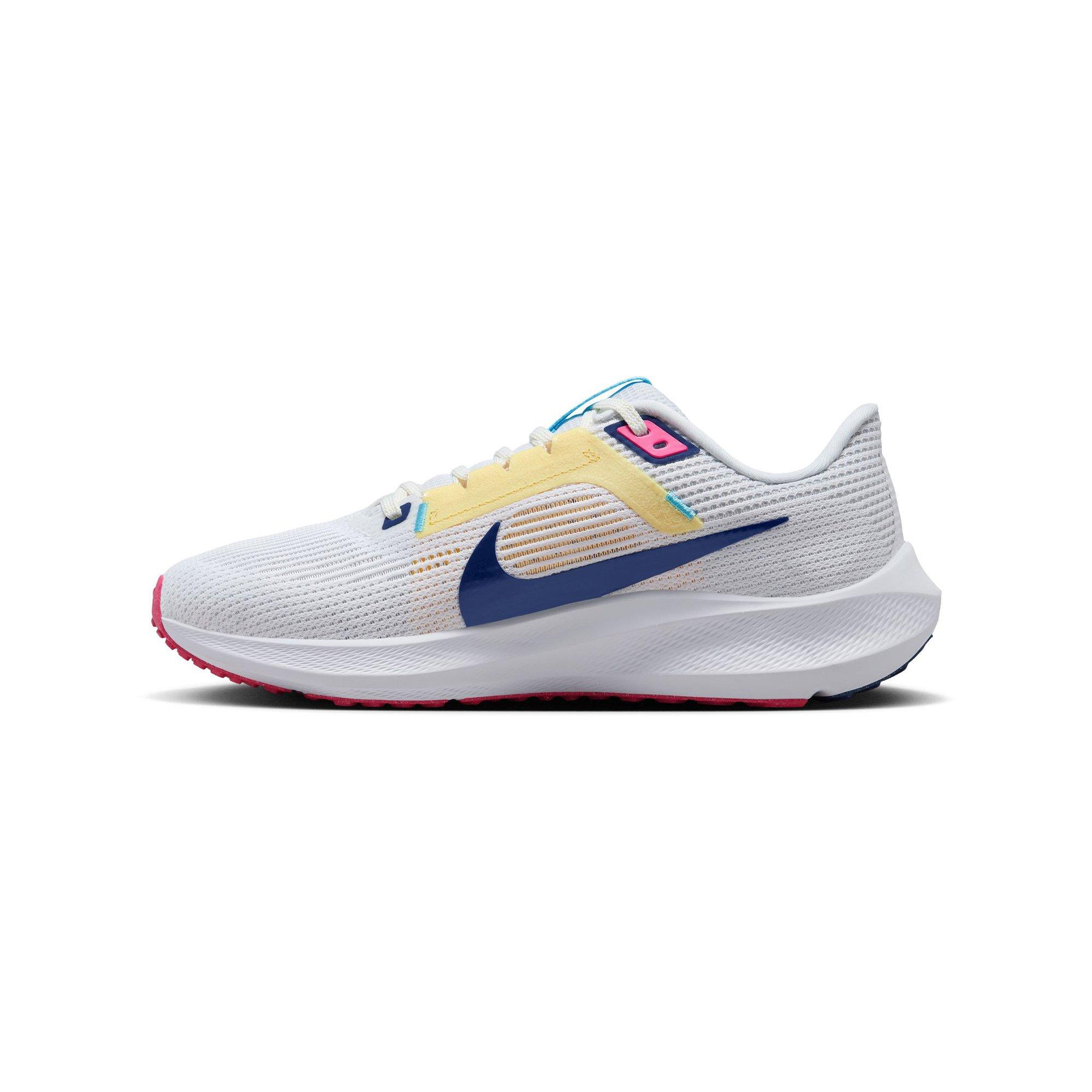 NIKE Wmns Pegasus 40 Laufschuhe 