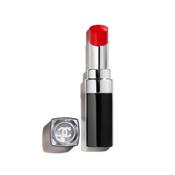 LE ROUGE À LÈVRES HYDRATANT ET REPULPANT LONGUE TENUE, COULEUR ET BRILLANCE INTENSES.