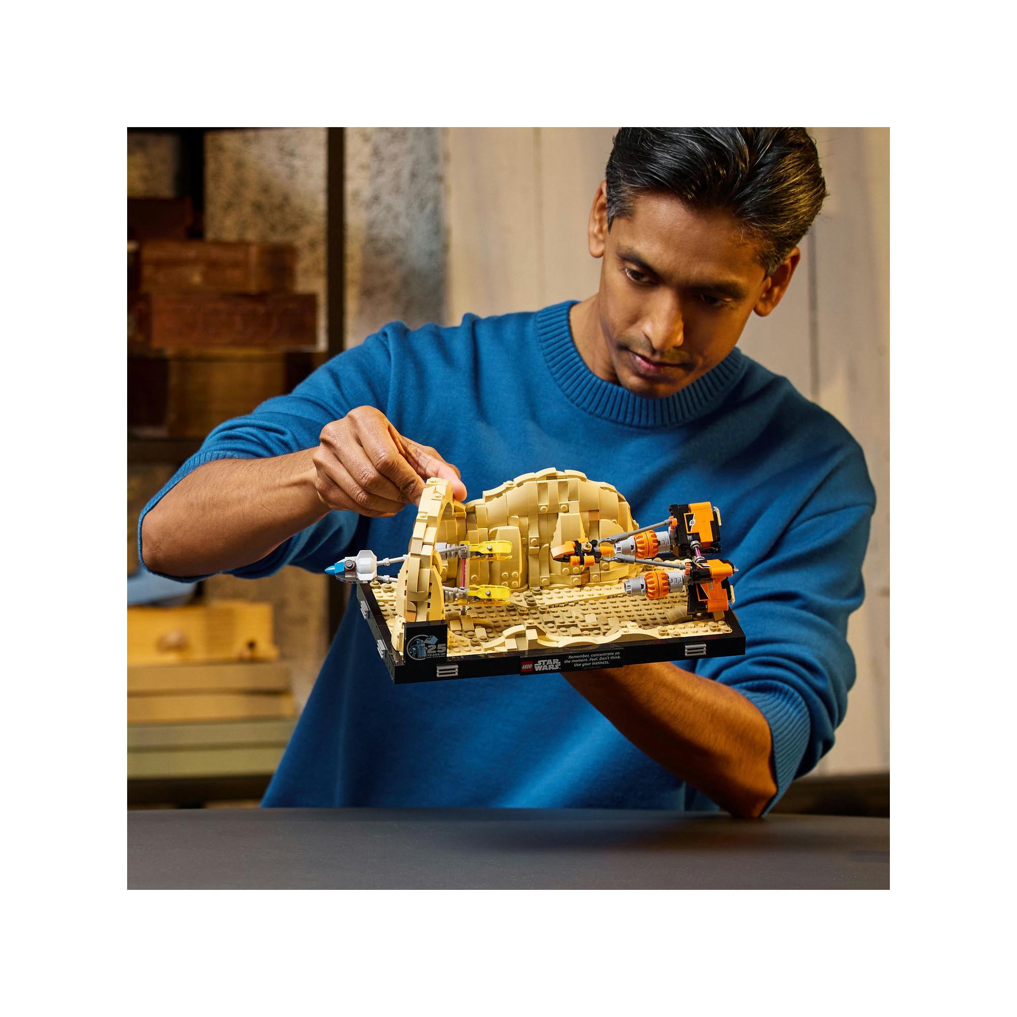 LEGO®  75380 Diorama Gara dei sgusci su Mos Espa 