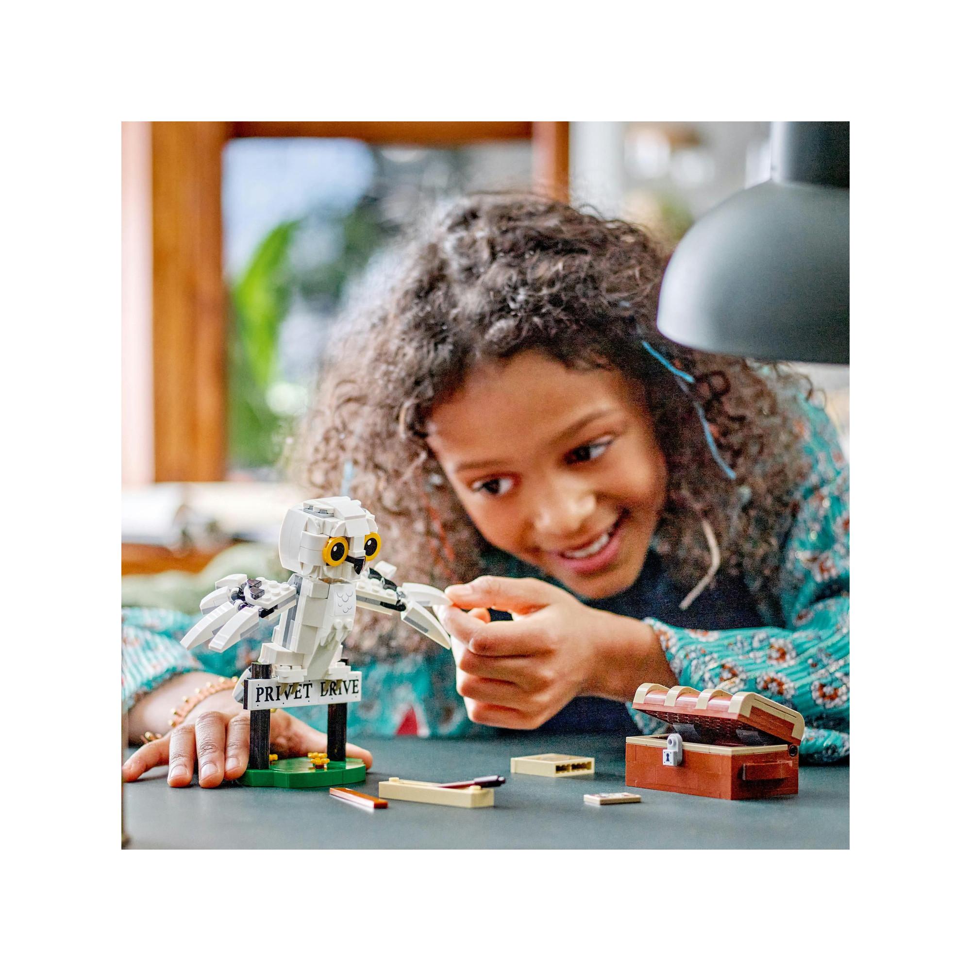 LEGO®  76425 Hedwig™ im Ligusterweg 4 