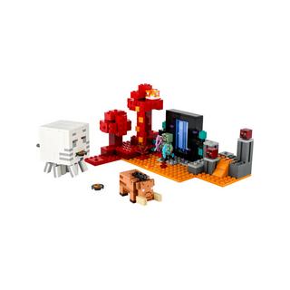LEGO®  21255 Agguato nel portale del Nether 